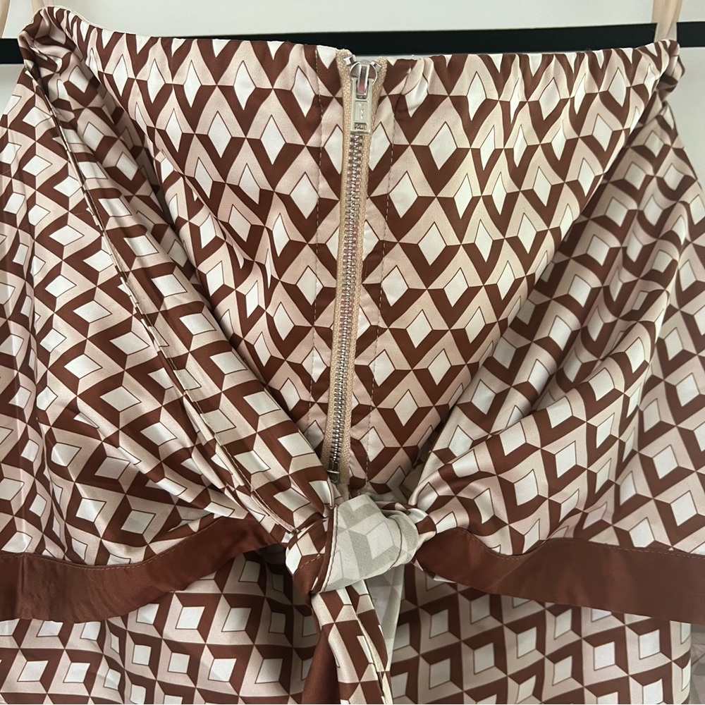 Seven Wonders Milani Chocolate Geo Satin Pant & Scarf Top Set- Large (US 8) - Picture 10 of 11